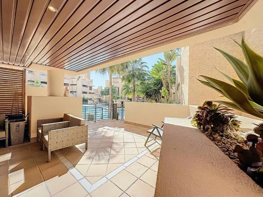 Apartamento De 3 Dormitorios En Bahia De La Plata Estepona