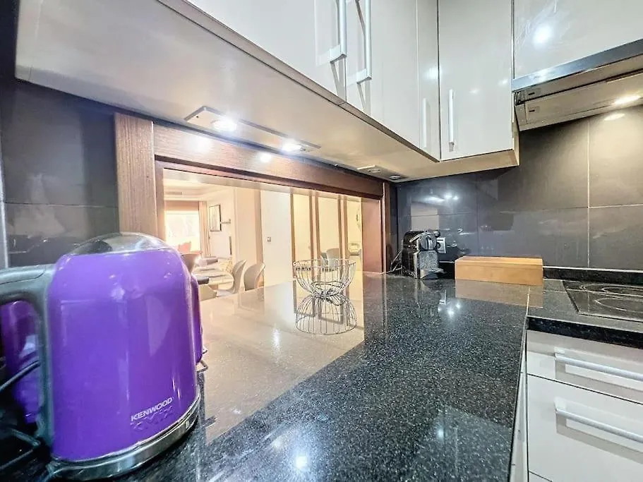 Apartamento De 3 Dormitorios En Bahia De La Plata Estepona Apartment