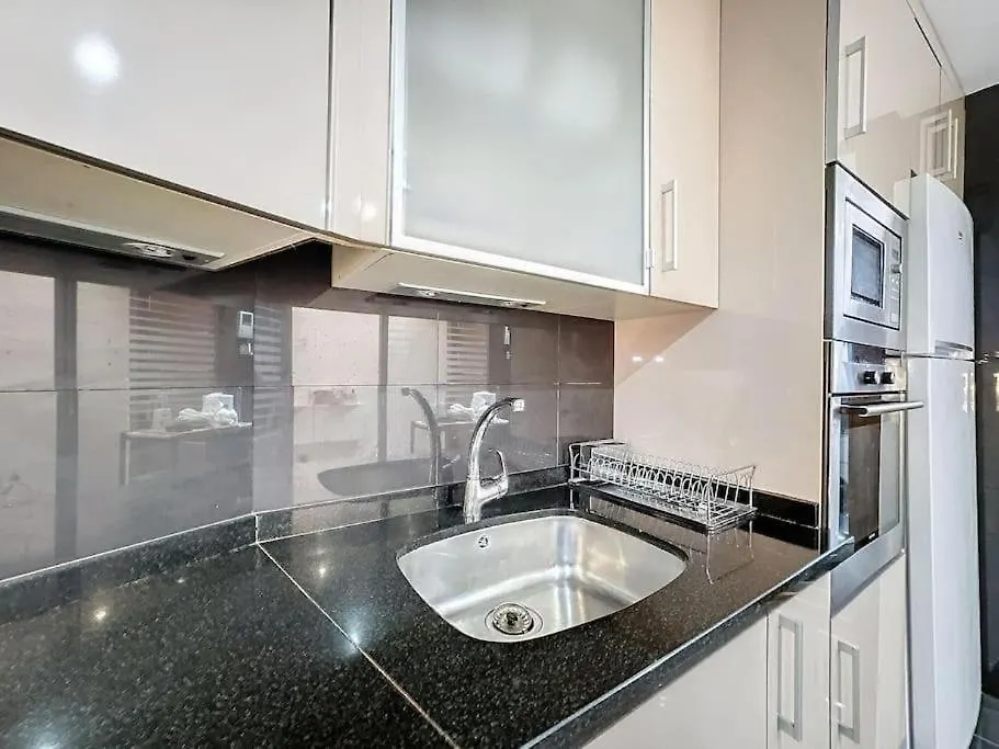 Apartamento De 3 Dormitorios En Bahia De La Plata Estepona