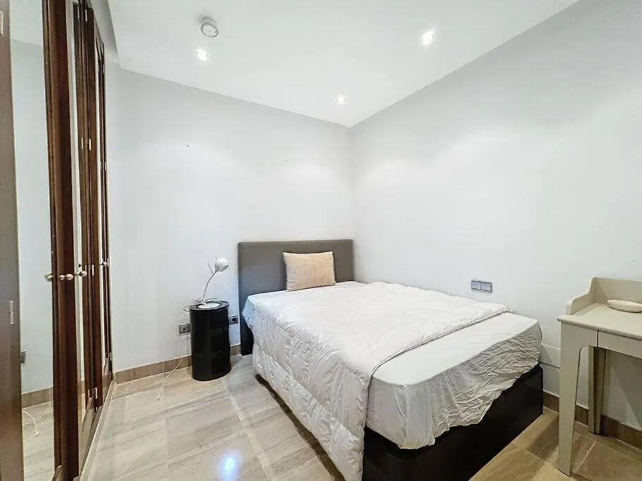 Apartamento De 3 Dormitorios En Bahia De La Plata Estepona