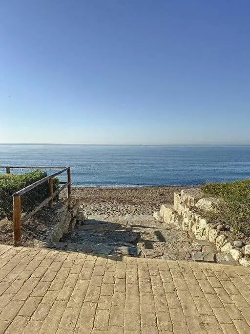 Apartamento De 3 Dormitorios En Bahia De La Plata Estepona