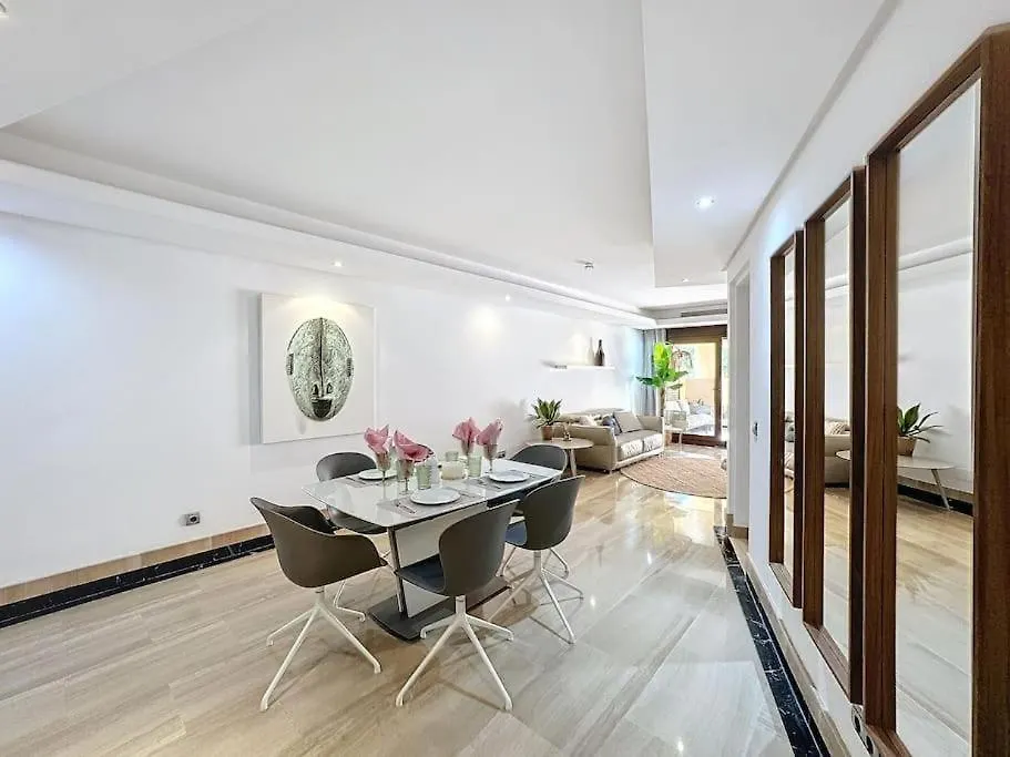 Apartamento De 3 Dormitorios En Bahia De La Plata Estepona Spain