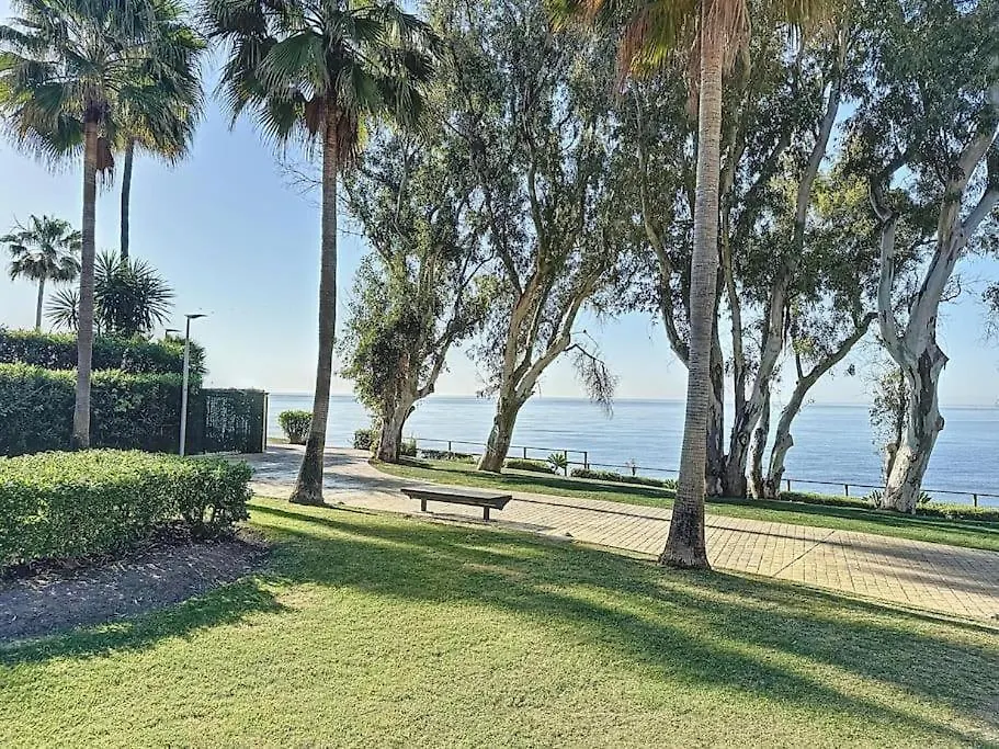 Apartamento De 3 Dormitorios En Bahia De La Plata Estepona
